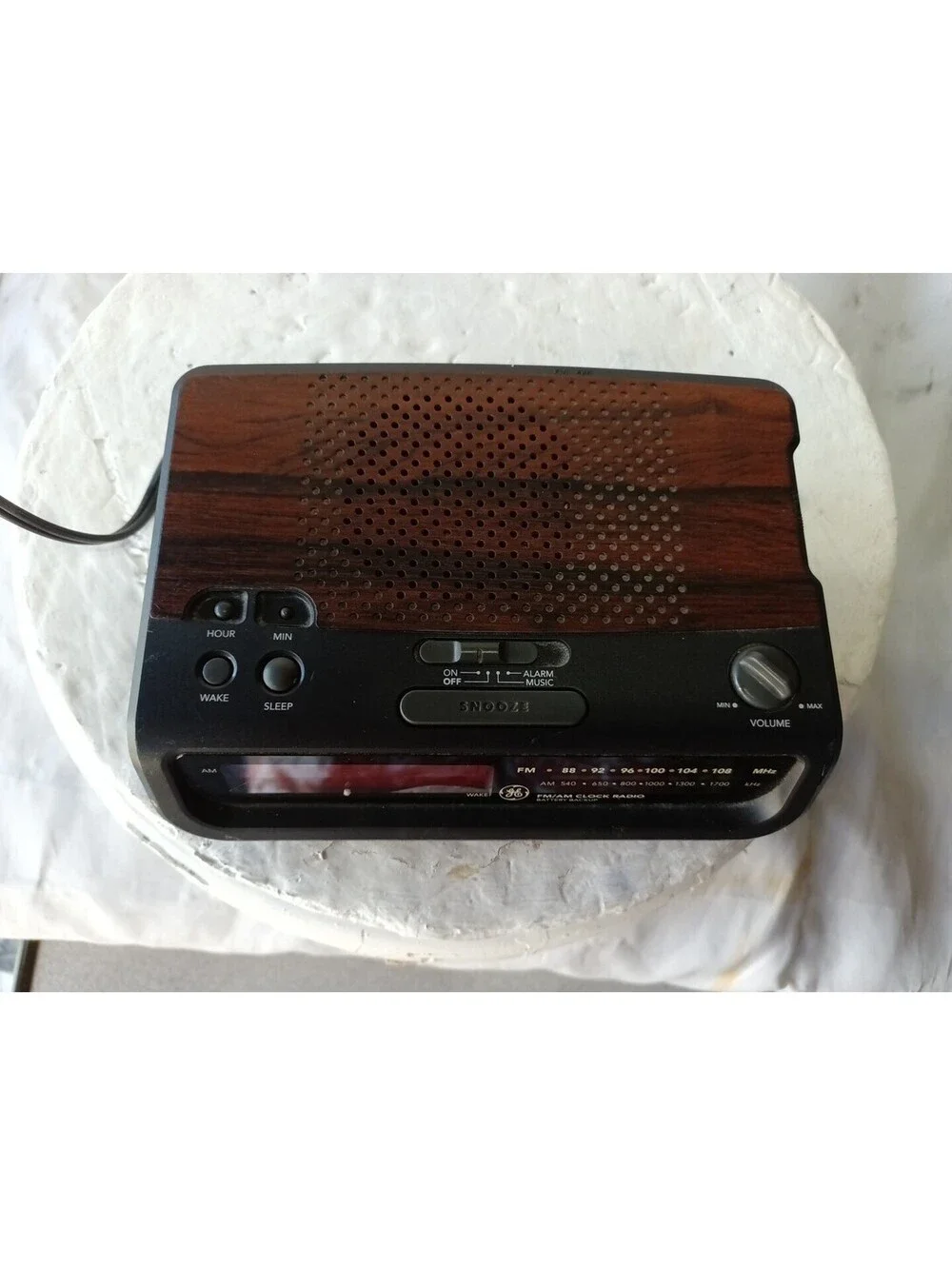 GE 7-4613 Vintage Digital Alarm Clock Radio AM/FM LED Wood Grain Retro Tested